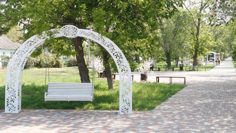 Благоустройство парка завершили в посёлке Кирова