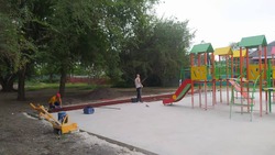 В Георгиевском округе в рамках губернаторской программы обустраивают детскую площадку 
