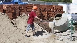 Стены новой амбулатории возводят в селе Тищенском
