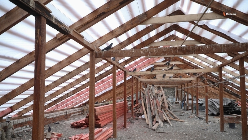 Кровлю новой школы укладывают на Ставрополье