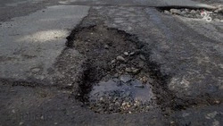 Дорогу около одного из МКД в Ставрополе отремонтируют в ближайшие два года 