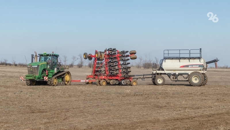 Около 40 тыс. единиц техники задействованы в работах на ставропольских полях