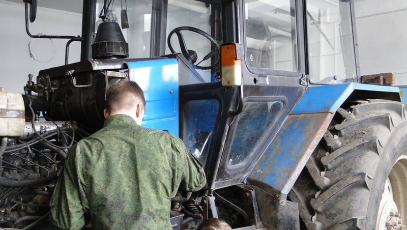 Более тысячи единиц техники готовят в округе на Ставрополье к полевым работам