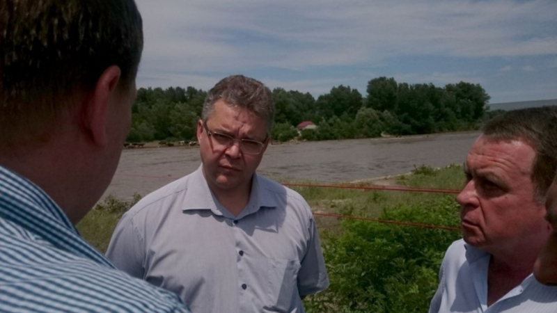 В Кочубеевском районе под рекой Кубань протянут водовод