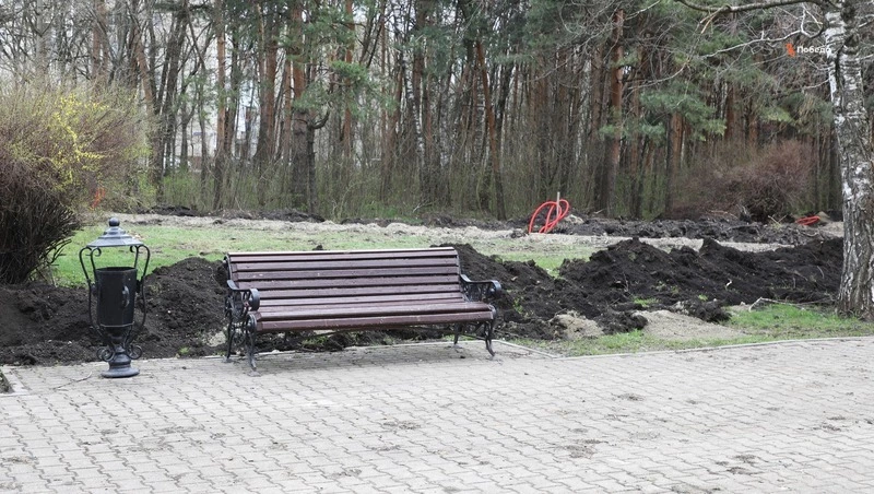 Рабочие приступили к благоустройству зоны отдыха возле сельского ДК на Ставрополье
